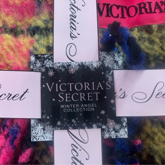 NWT Victoria’s Secret VS Pink Plaid Scarf! - Picture 3 of 5